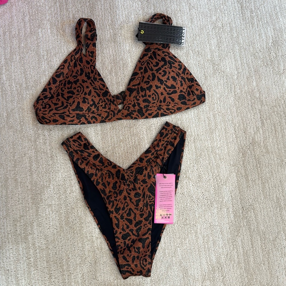 OneOne Swimwear••NWT••